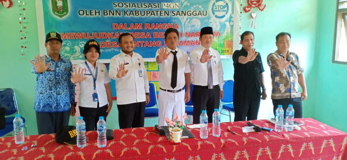 SOSIALISASI BAHAYA NARKOBA DAN PERINGATAN HUT RI DI DESA LINTANG PELAMAN KABUPATEN SANGGAU SOSIALISASI BAHAYA NARKOBA DAN PERINGATAN HUT RI DI DESA LINTANG PELAMAN KABUPATEN SANGGAU