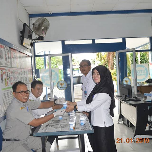 TES URINE SELURUH ANGGOTA BNN KABUPATEN SANGGAU TES URINE SELURUH ANGGOTA BNN KABUPATEN SANGGAU