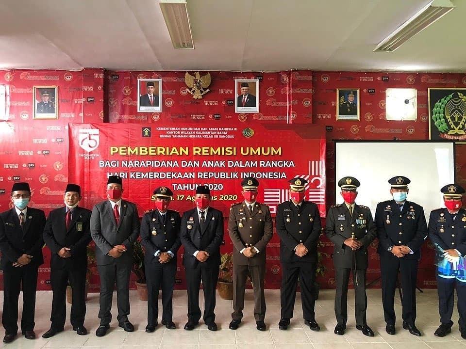 KEPALA BNNK SANGGAU HADIRI UPACARA HUT RI KE 75 DAN PEMBERIAN REMISI UMUM DI RUTAN KLAS IIB SANGGAU KEPALA BNNK SANGGAU HADIRI UPACARA HUT RI KE 75 DAN PEMBERIAN REMISI UMUM DI RUTAN KLAS IIB SANGGAU