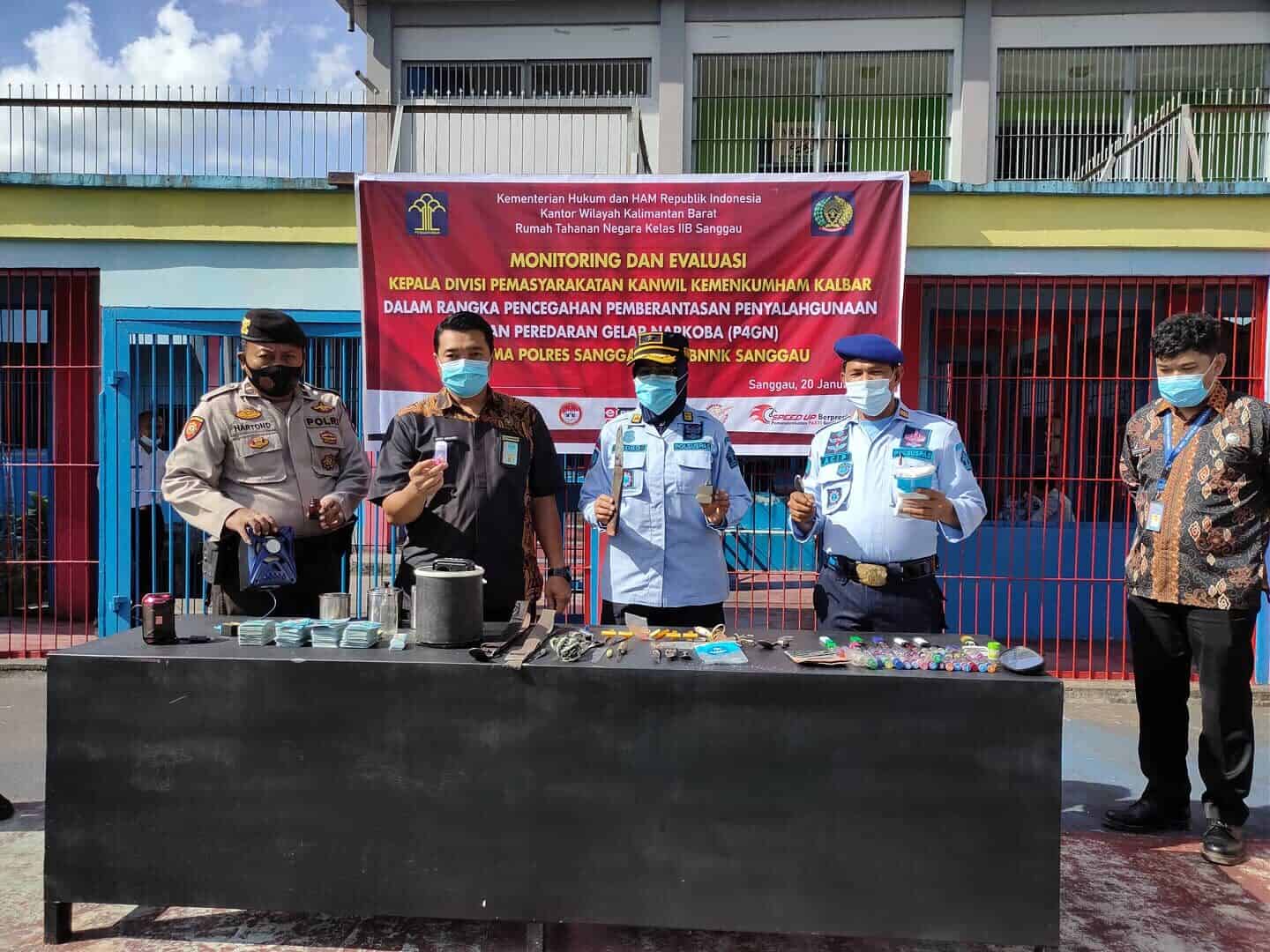 BNNK Sanggau,Polres dan Rutan Kelas IIB Sanggau Geledah Blok Hunian WBP BNNK Sanggau,POLRI dan Rutan Kelas IIB Sanggau Geledah Blok Hunian WBP