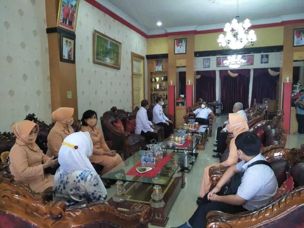 Kepala BNNP Kalbar Silaturahmi Dengan Bupati Sanggau Kepala BNNP Kalbar Silaturahmi Dengan Bupati Sanggau