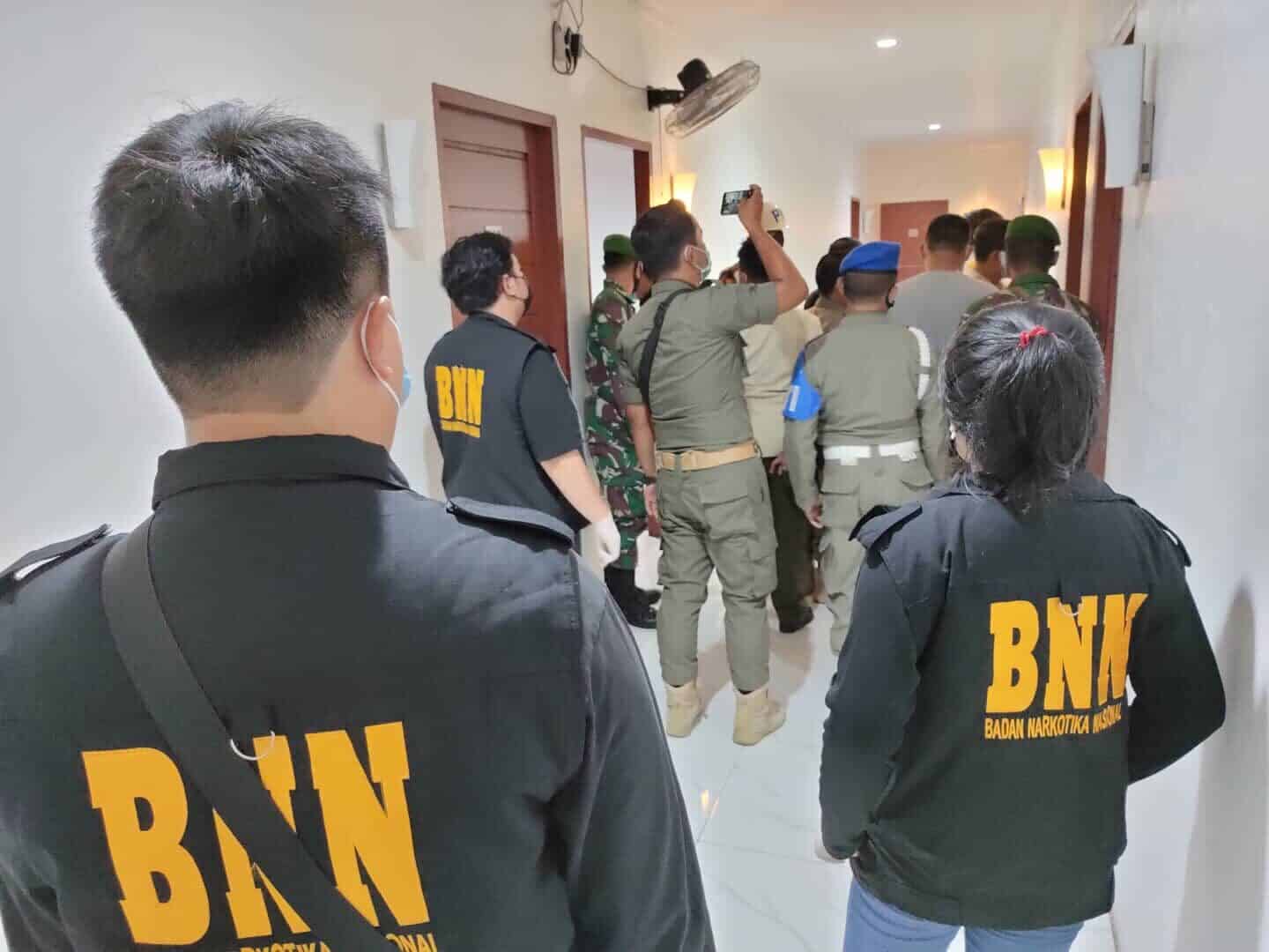 Tim Gabungan Di Sanggau Gelar Razia Pekat,Berhasil Amankan 11 Orang. Tim Gabungan Di Sanggau Gelar Razia Pekat,Berhasil Amankan 11 Orang.