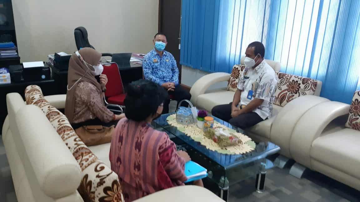 Kepala BNNK Sanggau Koordinasi dengan Kepala Dinas Sosial,Pemberdayaan Perempuan,Perlindungan Anak dan Keluarga Berencana (Dinsos P3AKB) Kabupaten Sanggau terkait Inpres Nomor 2 Tahun 2020. Kepala BNNK Sanggau Koordinasi dengan Kepala Dinas Sosial,Pemberdayaan Perempuan,Perlindungan Anak dan Keluarga Berencana (Dinsos P3AKB) Kabupaten Sanggau terkait Inpres Nomor 2 Tahun 2020.
