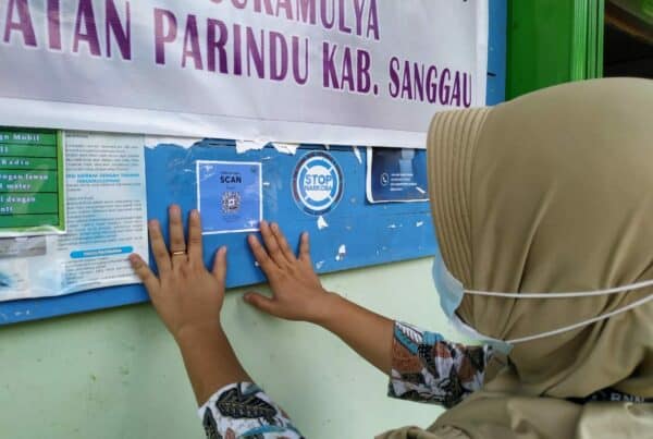 Komunikasi Informasi dan Edukasi (KIE) Keliling Dan Penyemprotan Logo Stop Narkoba di Desa Suka Mulya Kecamatan Parindu.