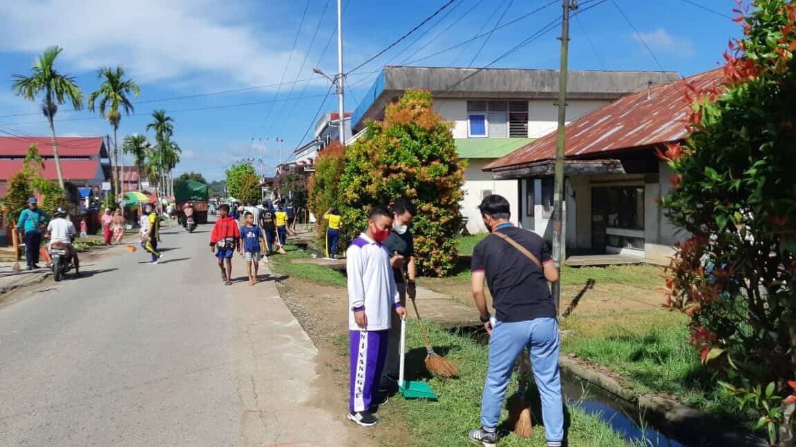 Kerja Bakti Menyambut HUT Kota Sanggau Ke 405 Kerja Bakti Menyambut HUT Kota Sanggau Ke 405