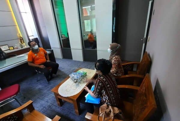 Kasubbag Umum BNNK Sanggau Koordinasi dengan Kepala Dinas Perkebunan dan Peternakan Kabupaten Sanggau terkait Inpres Nomor 2 Tahun 2020.