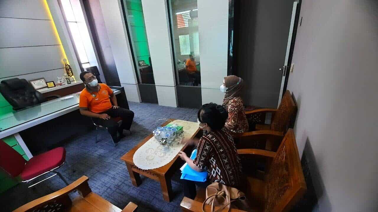 Kasubbag Umum BNNK Sanggau Koordinasi dengan Kepala Dinas Perkebunan dan Peternakan Kabupaten Sanggau terkait Inpres Nomor 2 Tahun 2020. Kasubbag Umum BNNK Sanggau Koordinasi dengan Kepala Dinas Perkebunan dan Peternakan Kabupaten Sanggau terkait Inpres Nomor 2 Tahun 2020.