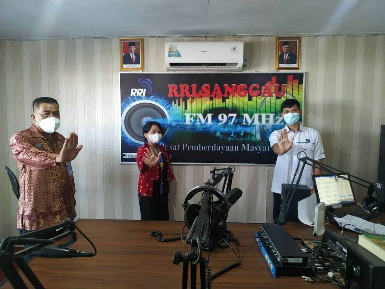 BNNK Sanggau Koordinasi Ke RRI Sanggau Terkait Penyiaran Tag Line BNN RI Yang Berjudul "War On Drugs" BNNK Sanggau Koordinasi Ke RRI Sanggau Terkait Penyiaran Tag Line BNN RI Yang Berjudul “War On Drugs”
