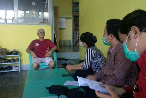 Pemutaran Lagu War On Drugs di Radio Bima Diandra Perkasa Sanggau.