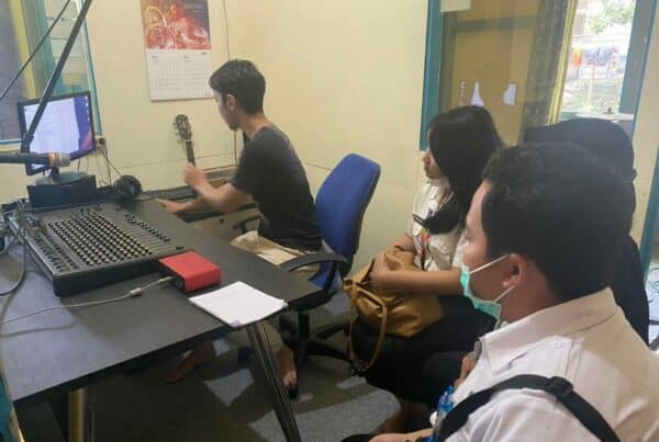 Pemutaran Lagu War on Drugs di Radio Bima Diandra Perkasa Sanggau