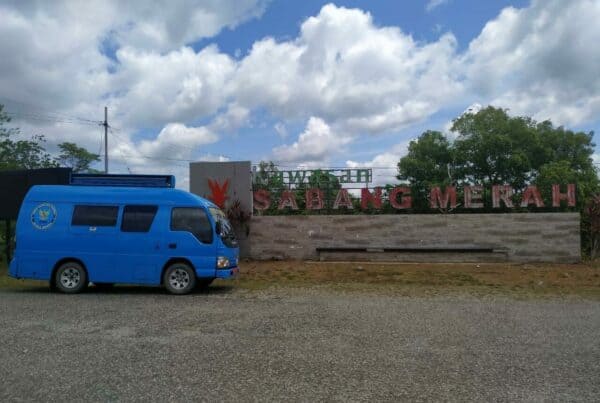 Komunikasi Informasi dan Edukasi (KIE) keliling tentang P4GN dan bahaya Covid-19 di wilayah Taman Sabang Merah Kota Sanggau.