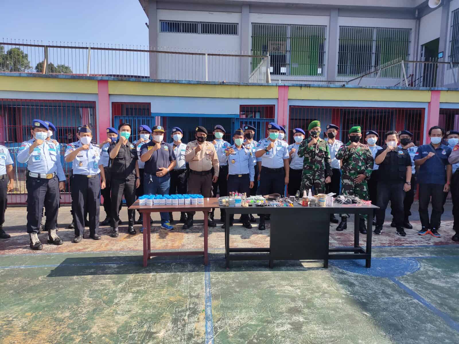BNNK Sanggau Melaksanakan Penggeledahan Di Rutan Kelas IIB Sanggau BNNK Sanggau Melaksanakan Penggeledahan Di Rutan Kelas IIB Sanggau