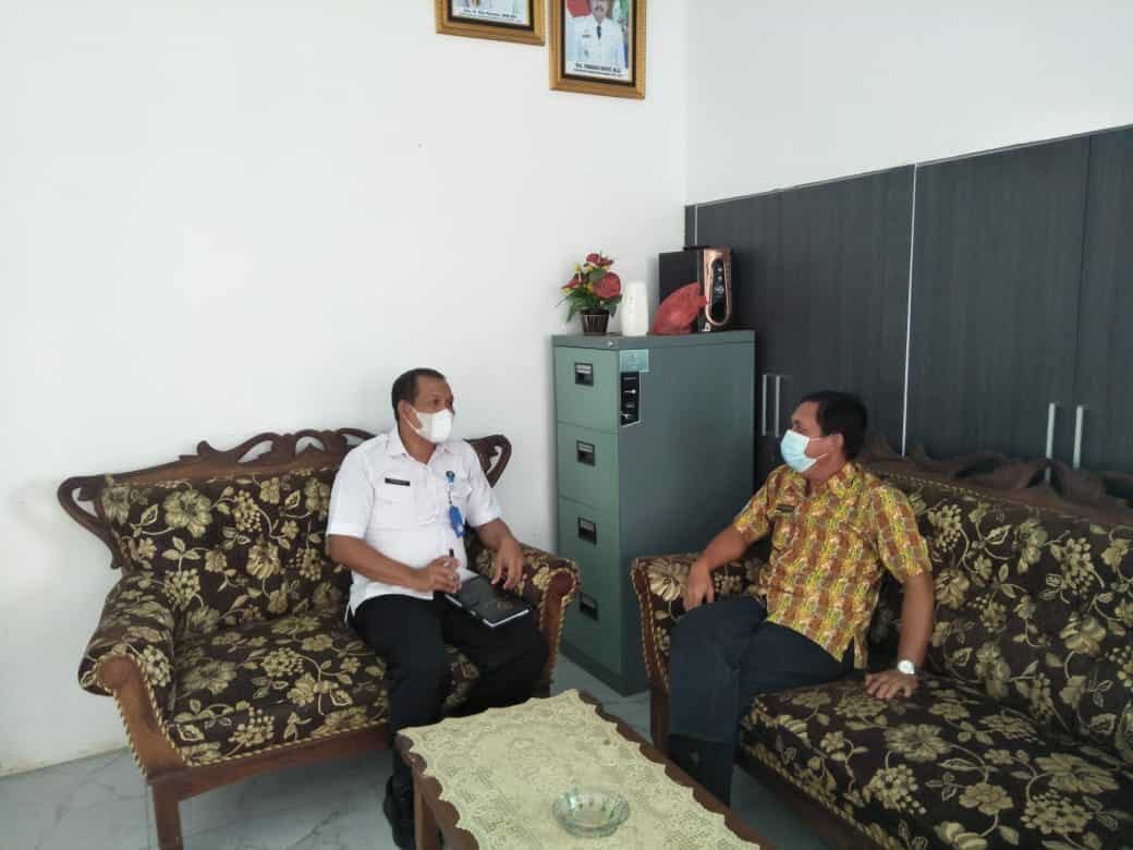 Koordinasi dengan Kepala Kesbangpol Linmas Kabupaten Sanggau Koordinasi dengan Kepala Kesbangpol Linmas Kabupaten Sanggau