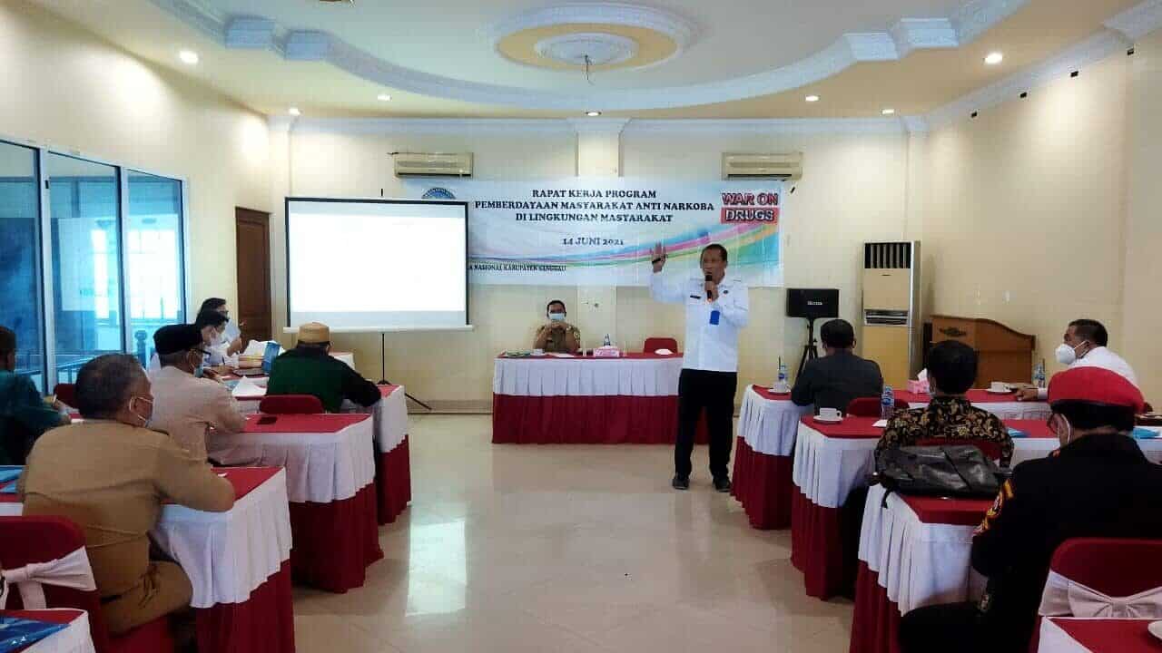 RAPAT KERJA PROGRAM PEMBERDAYAAN MASYARAKAT ANTI NARKOBA DI LINGKUNGAN MASYARAKAT. RAPAT KERJA PROGRAM PEMBERDAYAAN MASYARAKAT ANTI NARKOBA DI LINGKUNGAN MASYARAKAT.