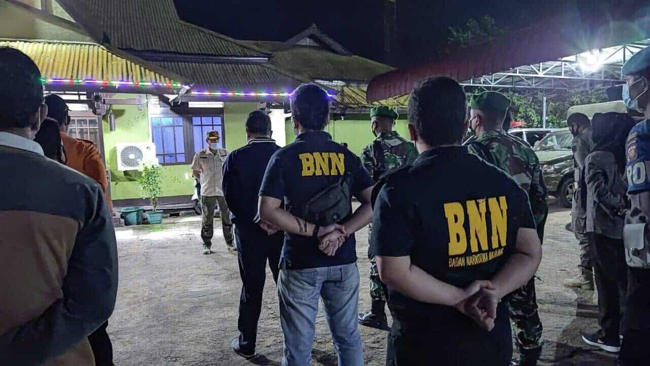 TIM GABUNGAN DI SANGGAU GELAR RAZIA PEKAT,BERHASIL AMANKAN 12 ORANG. TIM GABUNGAN DI SANGGAU GELAR RAZIA PEKAT,BERHASIL AMANKAN 12 ORANG.