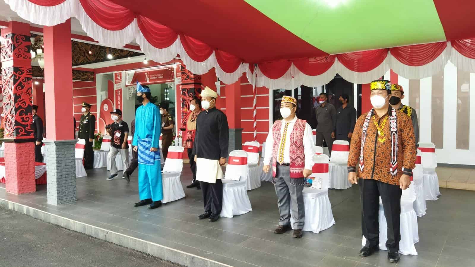 Kepala BNNK Sanggau Menghadiri Upacara Penurunan Bendera Merah Putih di halaman Kantor Bupati Sanggau Kepala BNNK Sanggau Menghadiri Upacara Penurunan Bendera Merah Putih di halaman Kantor Bupati Sanggau