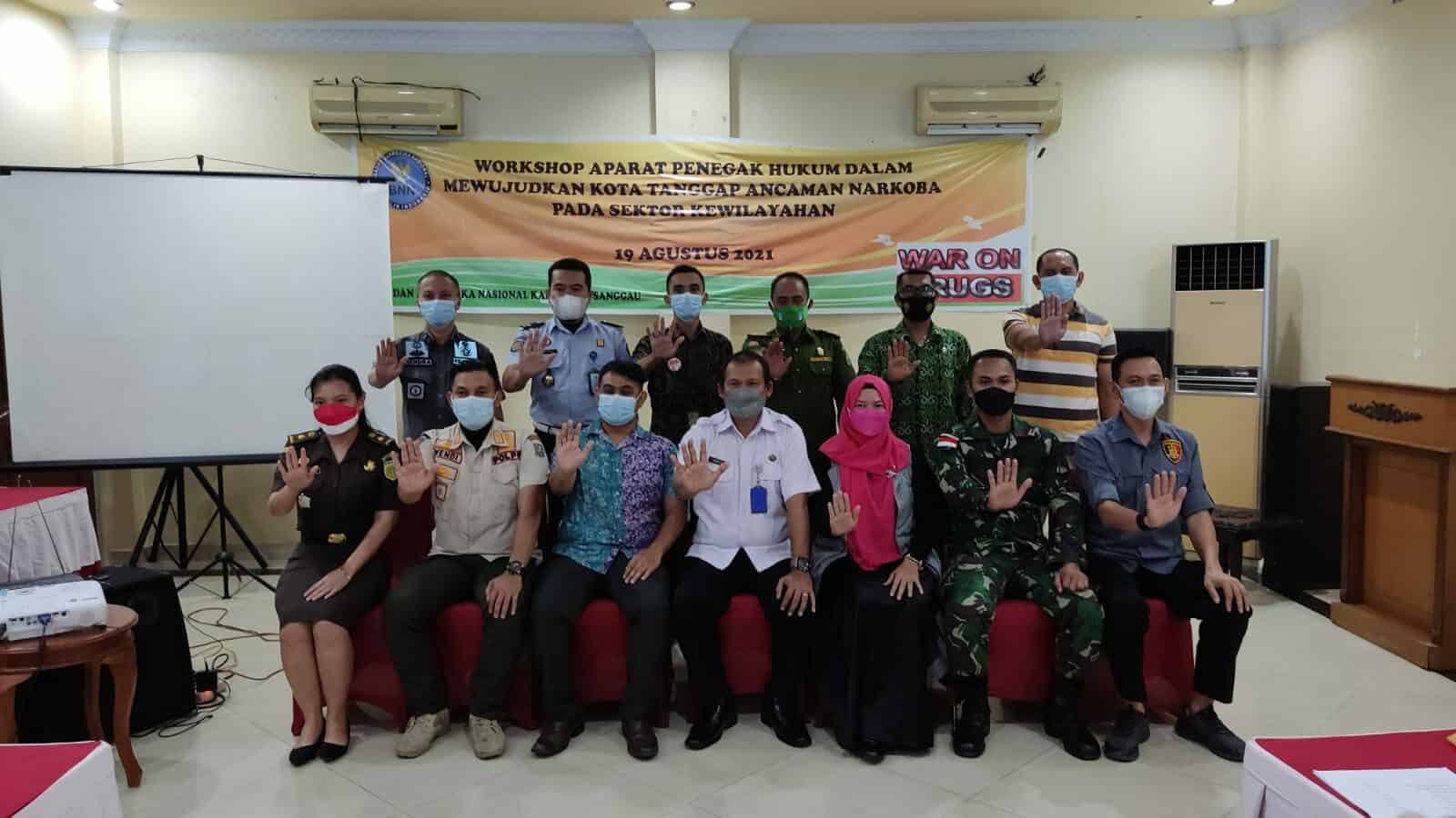 BNNK SANGGAU GELAR WORKSHOP APARAT PENEGAK HUKUM DALAM MEWUJUDKAN KOTA TANGGAP ANCAMAN NARKOBA PADA SEKTOR KEWILAYAHAN. BNNK SANGGAU GELAR WORKSHOP APARAT PENEGAK HUKUM DALAM MEWUJUDKAN KOTA TANGGAP ANCAMAN NARKOBA PADA SEKTOR KEWILAYAHAN.