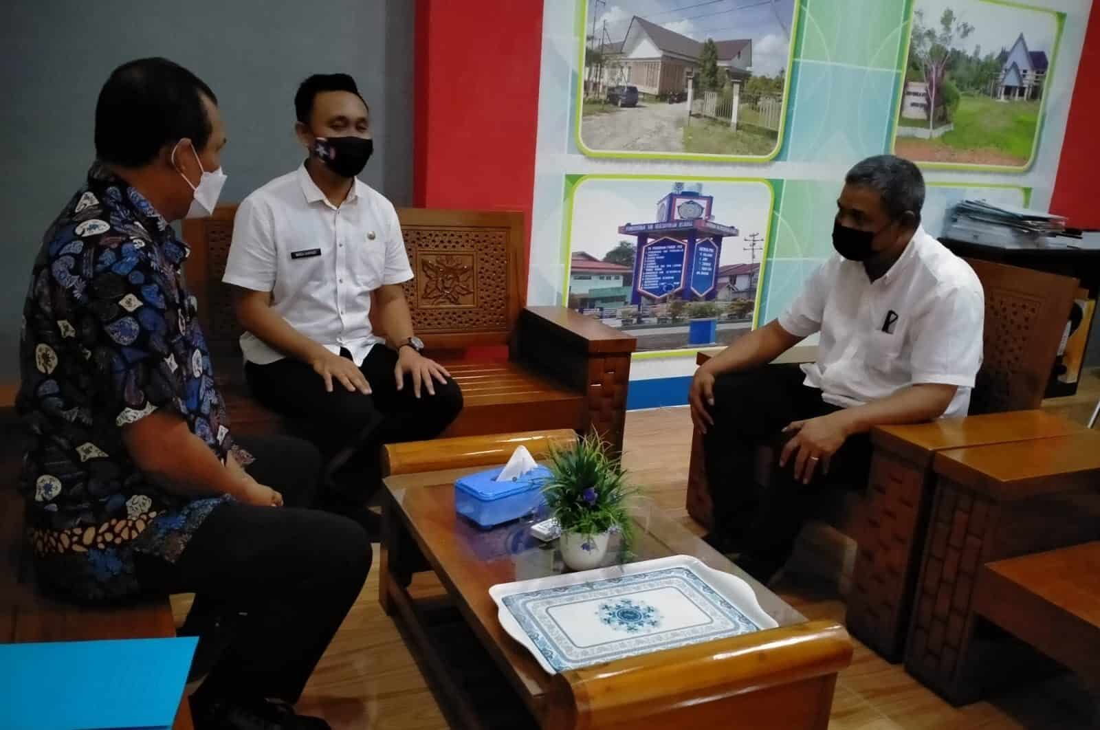 Kepala BNNK Sanggau Koordinasi dengan Kepala BKPSDM Sekadau terkait Inpres Nomor 2 Tahun 2020. Kepala BNNK Sanggau Koordinasi dengan Kepala BKPSDM Sekadau terkait Inpres Nomor 2 Tahun 2020.