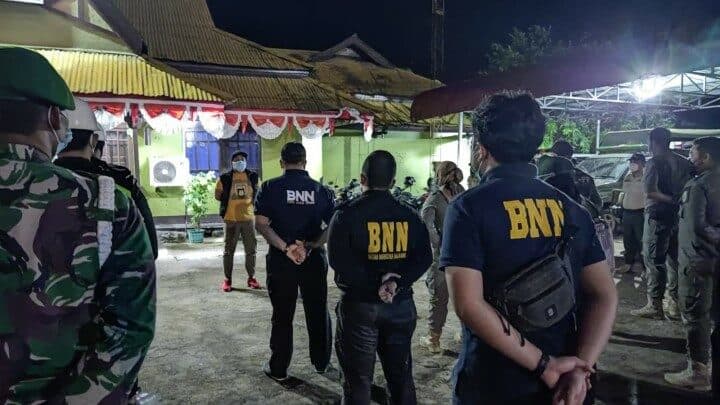 Tim Gabungan di Sanggau Gelar Razia Pekat, Berhasil Amankan 11 Orang. Tim Gabungan di Sanggau Gelar Razia Pekat, Berhasil Amankan 11 Orang.