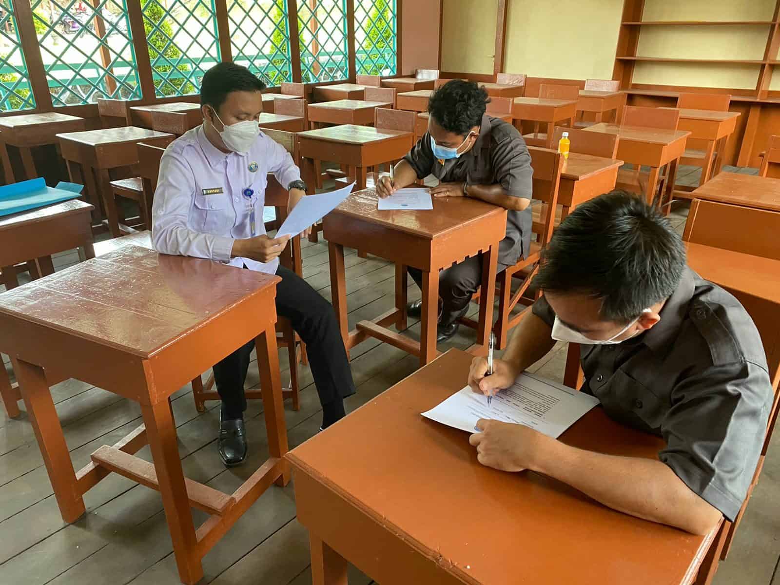 Monitoring Pelaksanaan Program Pemberdayaan Masyarakat Lingkungan Pendidikan di SMA Don Bosco Sanggau. Monitoring Pelaksanaan Program Pemberdayaan Masyarakat Lingkungan Pendidikan di SMA Don Bosco Sanggau.