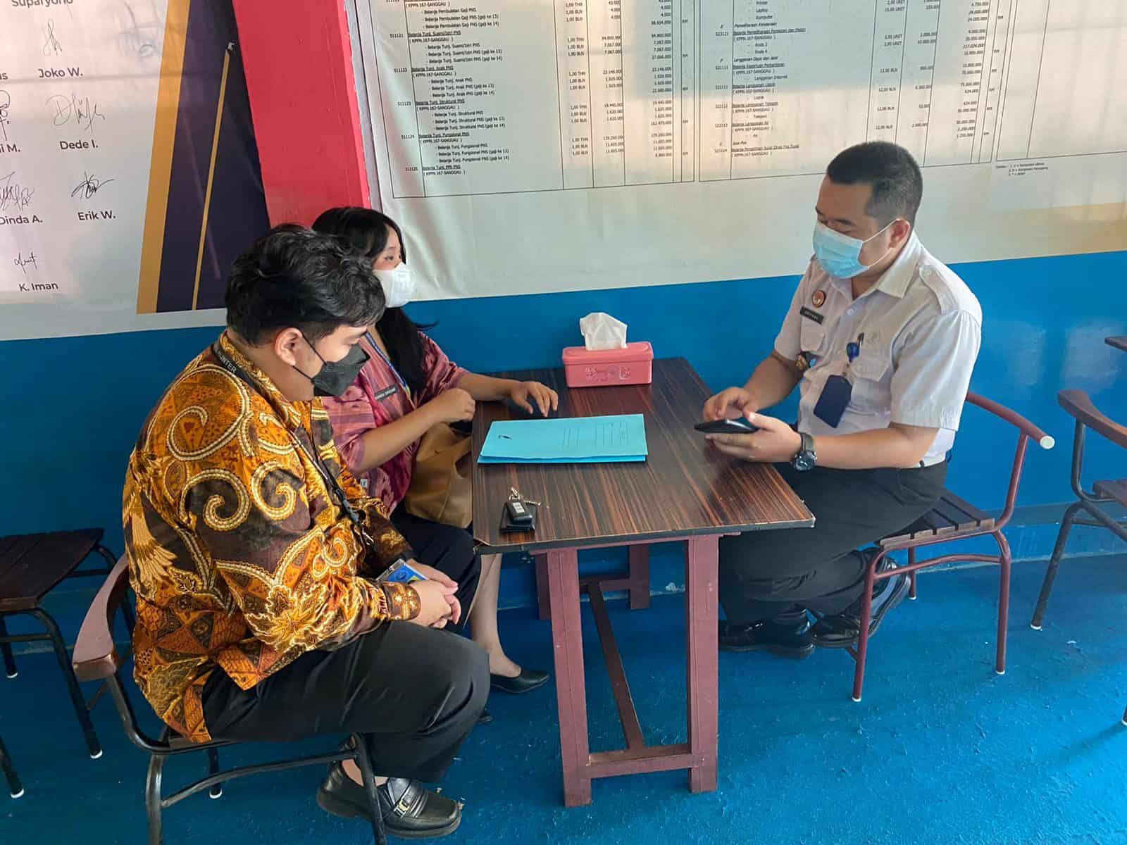 Monitoring Pelaksanaan Program Pemberdayaan Masyarakat Lingkungan Pemerintahan di Rutan Kelas IIB Sanggau. Monitoring Pelaksanaan Program Pemberdayaan Masyarakat Lingkungan Pemerintahan di Rutan Kelas IIB Sanggau.