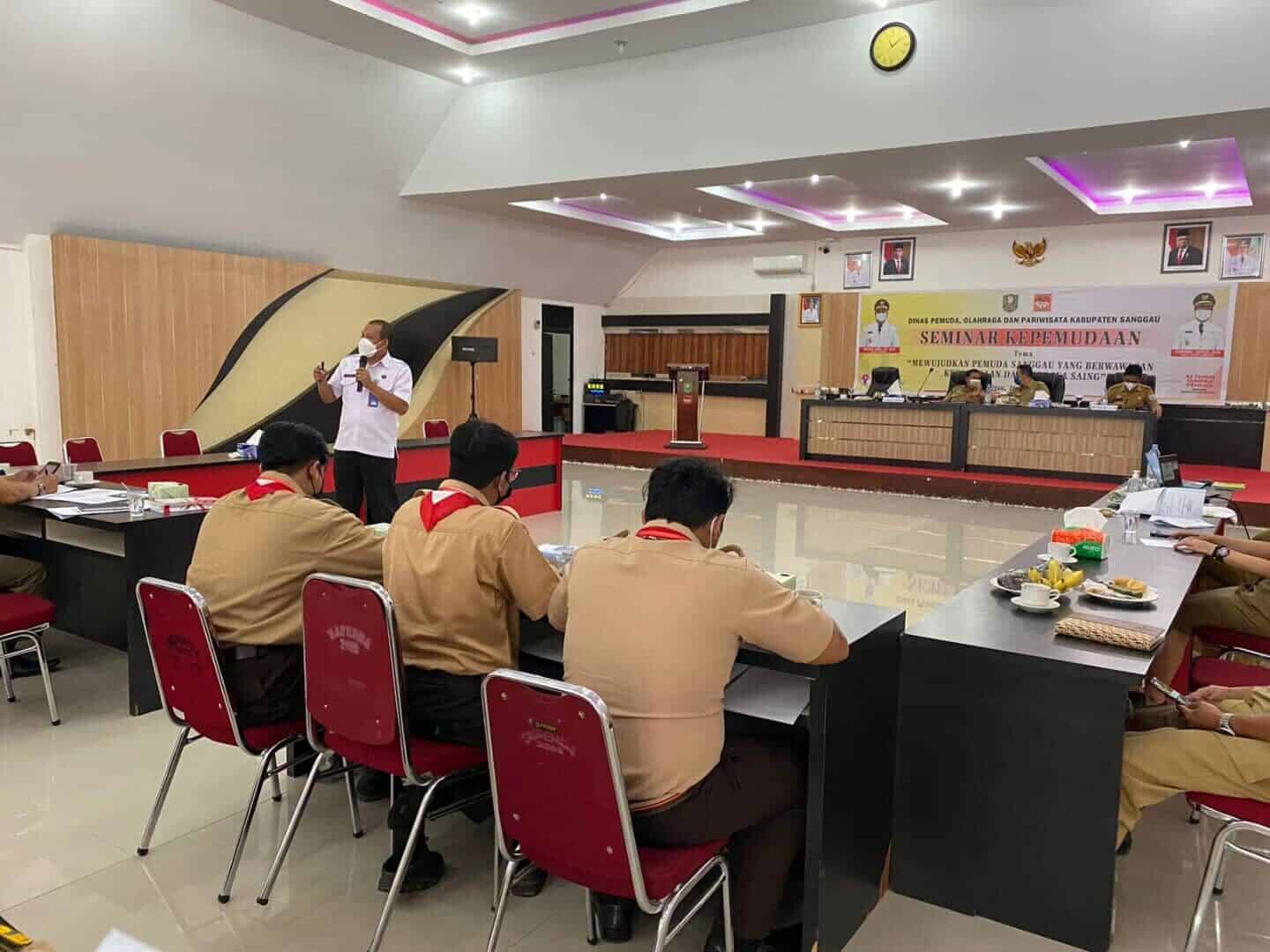 Seminar Kepemudaan dengan tema “Mewujudkan Pemuda Sanggau Yang Berwawasan Kebangsaan dan Berdaya Saing”. Seminar Kepemudaan dengan tema “Mewujudkan Pemuda Sanggau Yang Berwawasan Kebangsaan dan Berdaya Saing”.