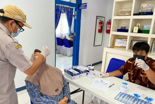 PELAKSANAAN TES SWAB ANTIGEN.