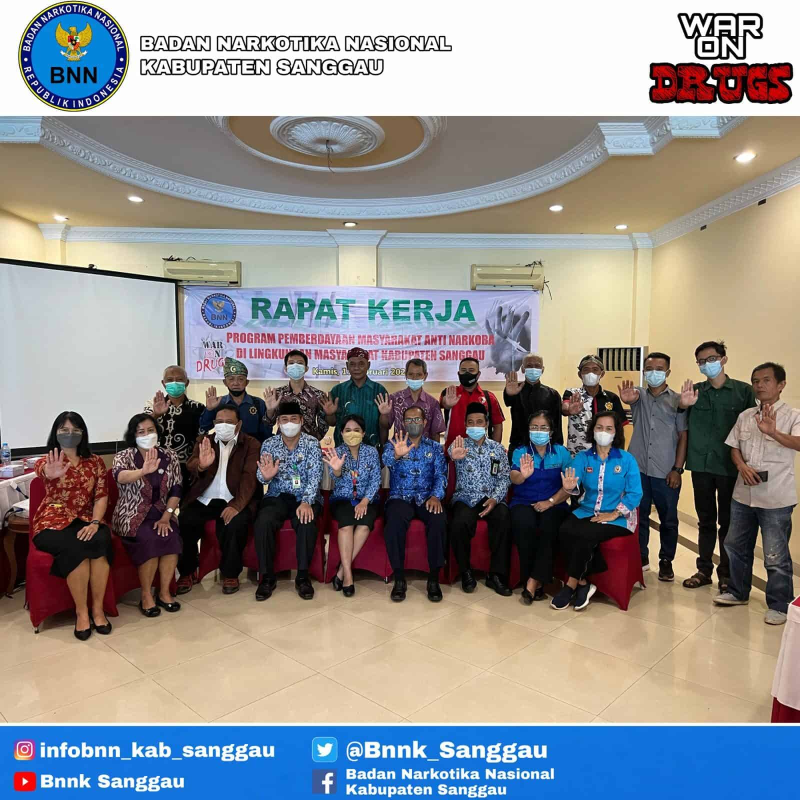 RAPAT KERJA PROGRAM PEMBERDAYAAN MASYARAKAT ANTI NARKOBA LINGKUNGAN MASYARAKAT. RAPAT KERJA PROGRAM PEMBERDAYAAN MASYARAKAT ANTI NARKOBA LINGKUNGAN MASYARAKAT.