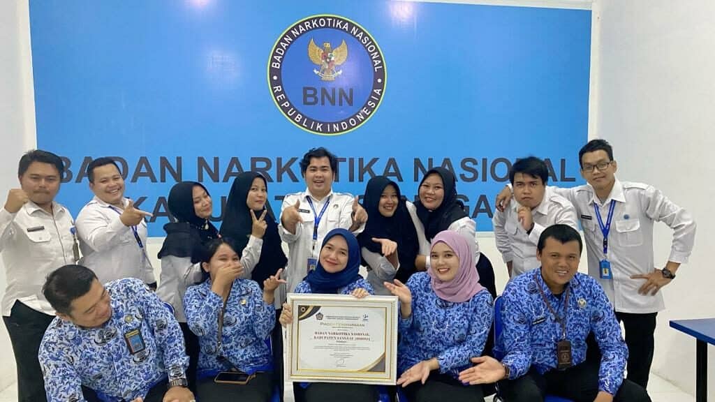 Badan Narkotika Nasional Kabupaten Sanggau menerima Piagam Penghargaan dari Kanwil Ditjen Perbendaharaan Provinsi Kalimantan Barat. Badan Narkotika Nasional Kabupaten Sanggau menerima Piagam Penghargaan dari Kanwil Ditjen Perbendaharaan Provinsi Kalimantan Barat.