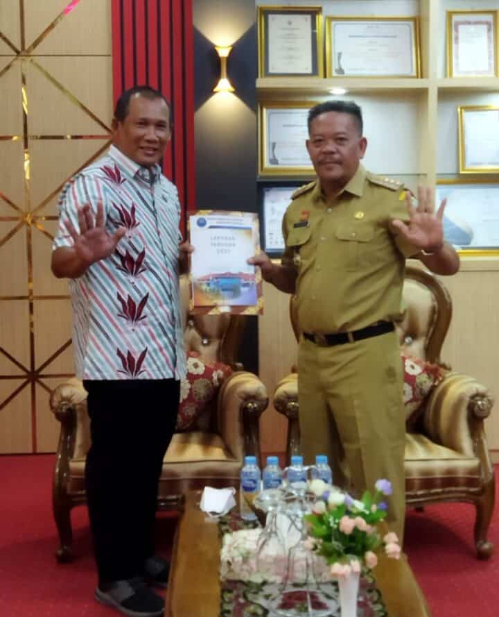 KEPALA BNNK SANGGAU MENYAMPAIKAN LAPORAN TAHUNAN 2021 KEPADA BUPATI SANGGAU KEPALA BNNK SANGGAU MENYAMPAIKAN LAPORAN TAHUNAN 2021 KEPADA BUPATI SANGGAU