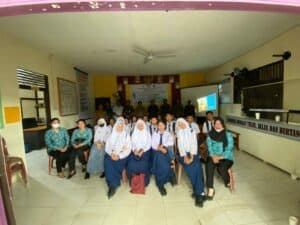 LAUNCHING DESA BERSINAR DI DESA ENTIKONG LAUNCHING DESA BERSINAR DI DESA ENTIKONG
