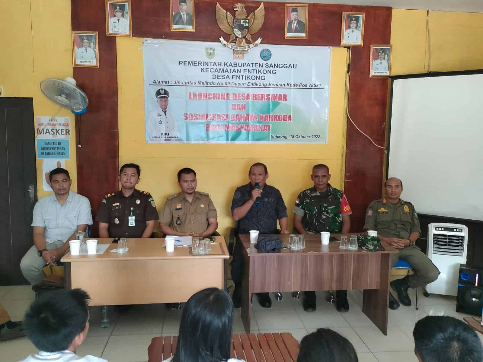 LAUNCHING DESA BERSINAR DI DESA ENTIKONG LAUNCHING DESA BERSINAR DI DESA ENTIKONG